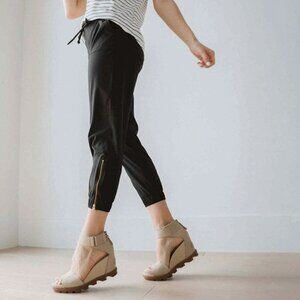 Albion Fit Women's Jetsetters Joggers Pants in Black